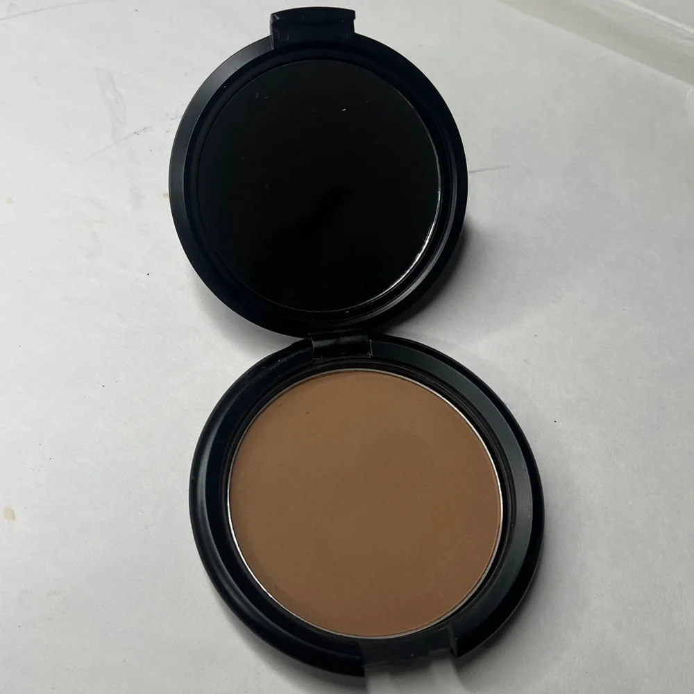 Whatup Beaches Matte Bronzer by Elizabeth Mott Whatup Beaches